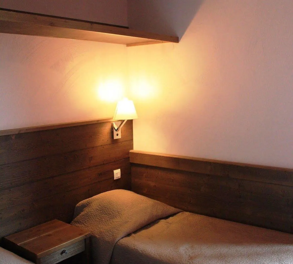 里苏尔Noemys Deneb公寓式酒店 4*, 里苏尔